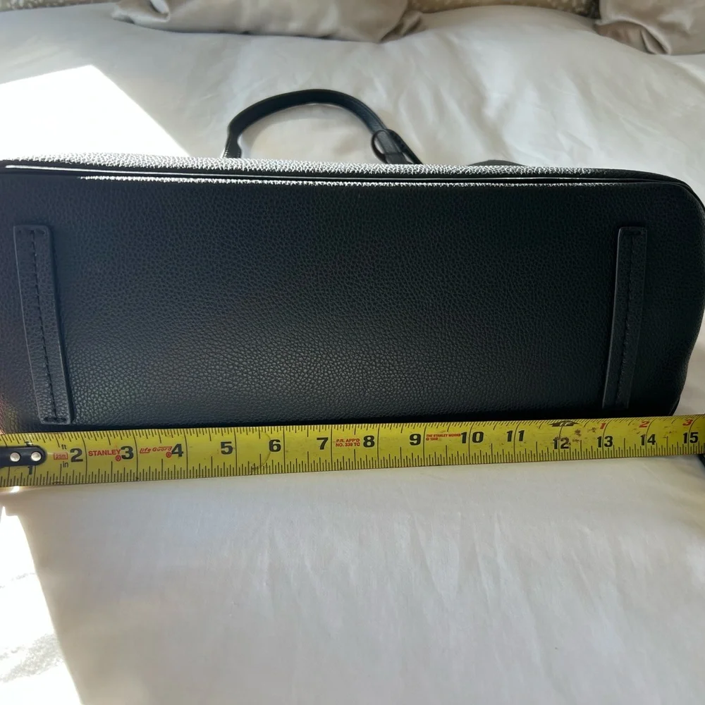 Marc Jacobs Black Pebbled Leather Tote with Gold Hardware - Picture 12 of 13